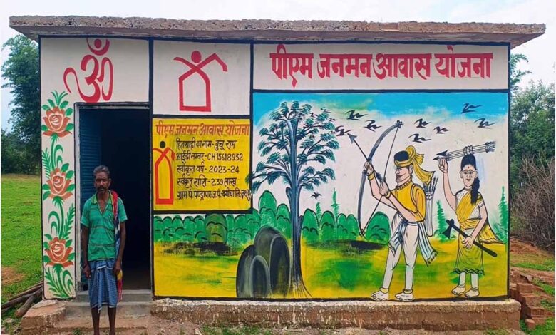 अब सुकून से बीता रहे हैं जीवन बुचू राम : प्रधानमंत्री जनमन आवास योजना से सपना हुआ साकार अब सुकून से बीता रहे हैं जीवन बुचू राम : प्रधानमंत्री जनमन आवास योजना से सपना हुआ साकार