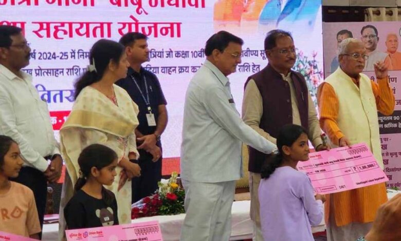 मुख्यमंत्री नोनी बाबू मेधावी शिक्षा सहायता योजना : पायल को मिली एक लाख रूपए की सहायता मुख्यमंत्री नोनी बाबू मेधावी शिक्षा सहायता योजना : पायल को मिली एक लाख रूपए की सहायता
