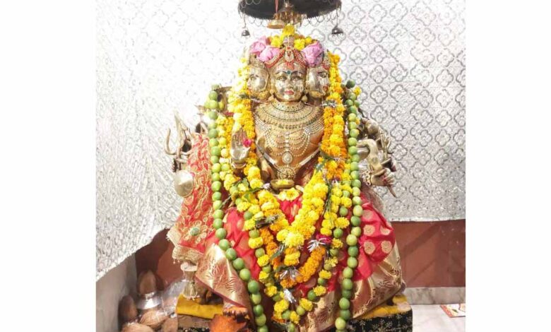 रायपुर के कामाख्या मंदिर के 4 दिन बंद रहेंगे मंदिर के पट, 26 को निकलेगी मां की पालकी रायपुर के कामाख्या मंदिर के 4 दिन बंद रहेंगे मंदिर के पट, 26 को निकलेगी मां की पालकी