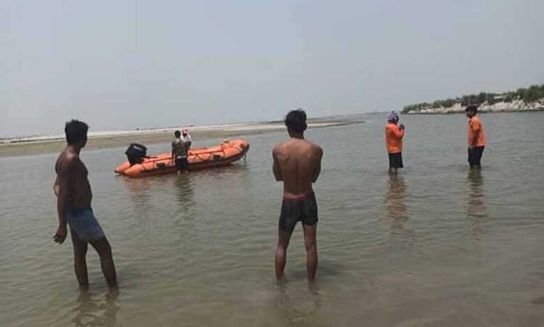 छत्तीसगढ़ में बारिश से नदी-नाले उफान पर, नदी में बहे चार लोग, 20 घंटे बाद भी नहीं चला पता छत्तीसगढ़ में बारिश से नदी-नाले उफान पर, नदी में बहे चार लोग, 20 घंटे बाद भी नहीं चला पता