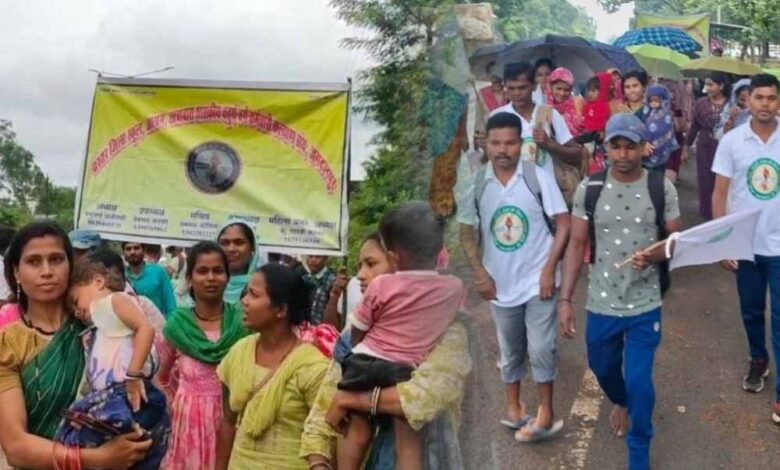 नियमितीकरण की मांग को लेकर फिर सड़क पर उतरे चतुर्थ वर्ग कर्मचारी, कोंडागांव से 300 किमी की पदयात्रा कर पहुंचेंगे राजधानी नियमितीकरण की मांग को लेकर फिर सड़क पर उतरे चतुर्थ वर्ग कर्मचारी, कोंडागांव से 300 किमी की पदयात्रा कर पहुंचेंगे राजधानी