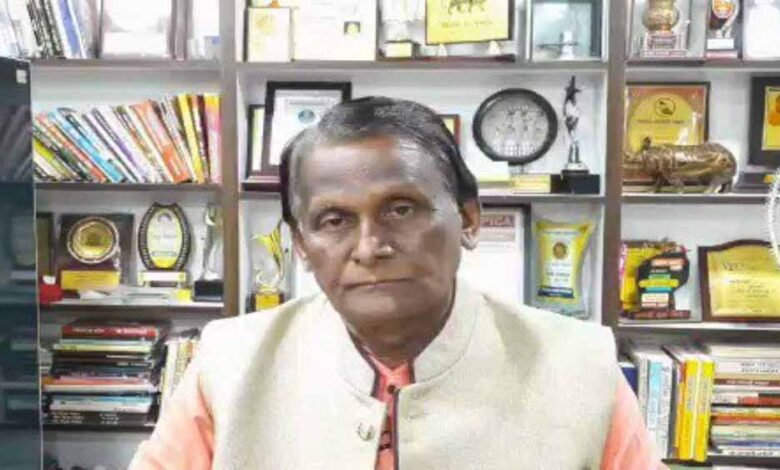 छत्तीसगढ़ी भाषा के जाने-मानें हास्य कवि पद्मश्री डॉ. सुरेन्द दुबे का निधन छत्तीसगढ़ी भाषा के जाने-मानें हास्य कवि पद्मश्री डॉ. सुरेन्द दुबे का निधन