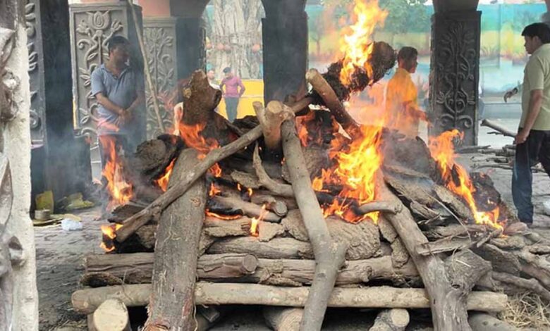 पंचतत्व में विलीन हुए प्रख्यात कवि पद्मश्री सुरेंद्र दुबे पंचतत्व में विलीन हुए प्रख्यात कवि पद्मश्री सुरेंद्र दुबे