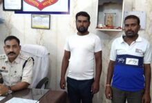 दो आरोपियो ने चौकी प्रभारी से की मारपीट, पुलिस ने किया गिरफ्तार