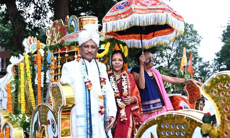 परंपरागत श्रद्धा-भक्ति और उल्लास के वातावरण में निकाली गई भव्य रथयात्रा परंपरागत श्रद्धा-भक्ति और उल्लास के वातावरण में निकाली गई भव्य रथयात्रा