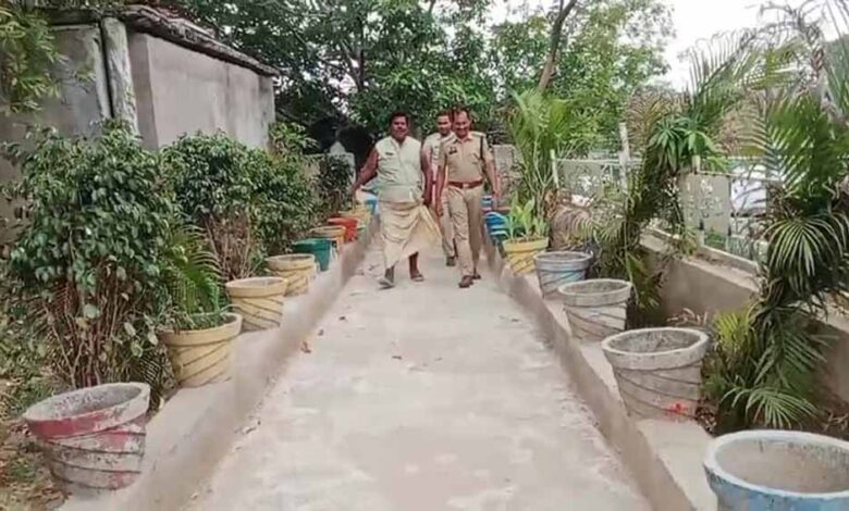 पीएम मोदी और ऑपरेशन सिंदूर पर अभद्र टिप्पणी, पूर्व विधायक तिवारी गिरफ्तार पीएम मोदी और ऑपरेशन सिंदूर पर अभद्र टिप्पणी, पूर्व विधायक तिवारी गिरफ्तार