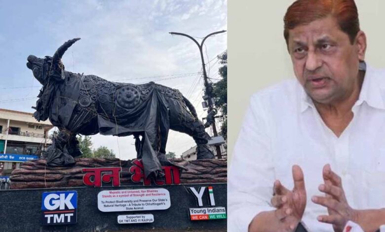 प्रदेश के राजकीय पशु वन भैंसा की प्रतिमा स्थापित, चार महीने से अनावरण का इंतज़ार, सिस्टम का उदासीन रवैय्या: मंत्री अकबर प्रदेश के राजकीय पशु वन भैंसा की प्रतिमा स्थापित, चार महीने से अनावरण का इंतज़ार, सिस्टम का उदासीन रवैय्या: मंत्री अकबर