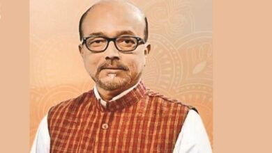 रायपुर : राज्यपाल डेका ने सक्ति जिले के टी.बी. मरीजों को दी 60 हजार रुपए की आर्थिक सहायता