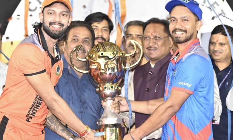 रायपुर : मुख्यमंत्री ने छत्तीसगढ़ क्रिकेट प्रीमियर लीग की विजेता टीमों को सौंपा विनर्स कप रायपुर : मुख्यमंत्री ने छत्तीसगढ़ क्रिकेट प्रीमियर लीग की विजेता टीमों को सौंपा विनर्स कप