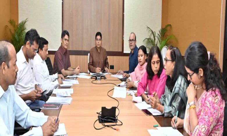 रायपुर : राजस्व प्रकरणों का समय-सीमा में निराकरण नहीं करने वाले अधिकारियों पर होगी अनुशासनात्मक कार्यवाही: मंत्री वर्मा रायपुर : राजस्व प्रकरणों का समय-सीमा में निराकरण नहीं करने वाले अधिकारियों पर होगी अनुशासनात्मक कार्यवाही: मंत्री वर्मा