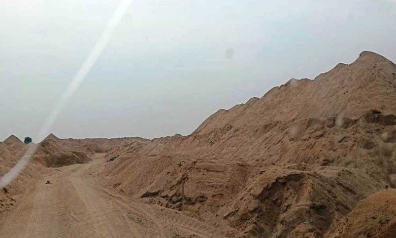 रायपुर : रेत के अवैध भंडारण पर ग्राम बरबसपुर में बड़ी कार्रवाई रायपुर : रेत के अवैध भंडारण पर ग्राम बरबसपुर में बड़ी कार्रवाई