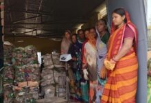 बेमेतरा : ग्रामीण क्षेत्र में प्लास्टिक कचरे का सुरक्षित निपटान बना आय का साधन
