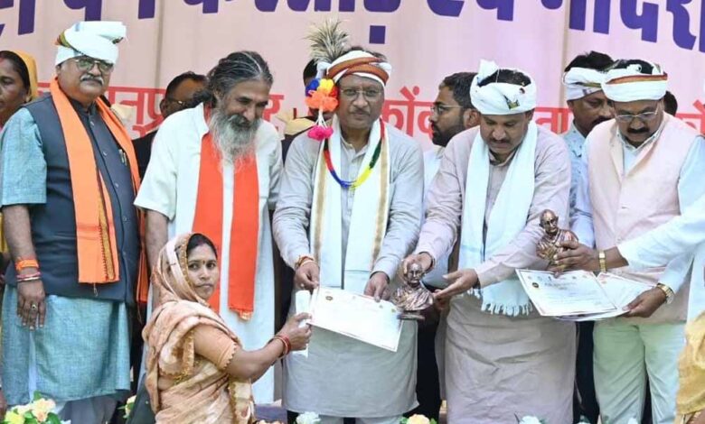 मुख्यमंत्री साय कांकेर में बुढालपेन करसाड़ एवं मांदरी महोत्सव में हुए शामिल मुख्यमंत्री साय कांकेर में बुढालपेन करसाड़ एवं मांदरी महोत्सव में हुए शामिल