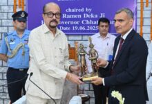 राज्यपाल डेका ने बेमेतरा जिले में प्रशासनिक अधिकारियों के साथ बैठक