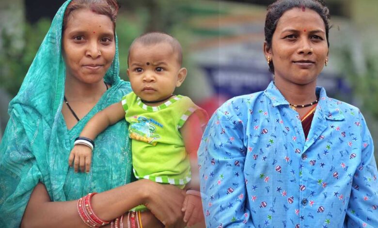 रायपुर : समस्याओं के निराकरण होने पर जनजातीय महिलाओं ने की शिविर की सराहना रायपुर : समस्याओं के निराकरण होने पर जनजातीय महिलाओं ने की शिविर की सराहना