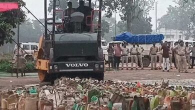 कोरबा में 10 हजार लीटर शराब पर चला बुलडोजर, 16 लाख की अवैध शराब नष्ट, 9 सालों से जब्त देसी-विदेशी शराब को हटाया