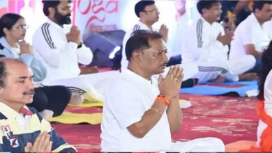 सीएम साय  ने जशपुर में लगाया आसन, नेता और अधिकारियों ने भी किया योगा