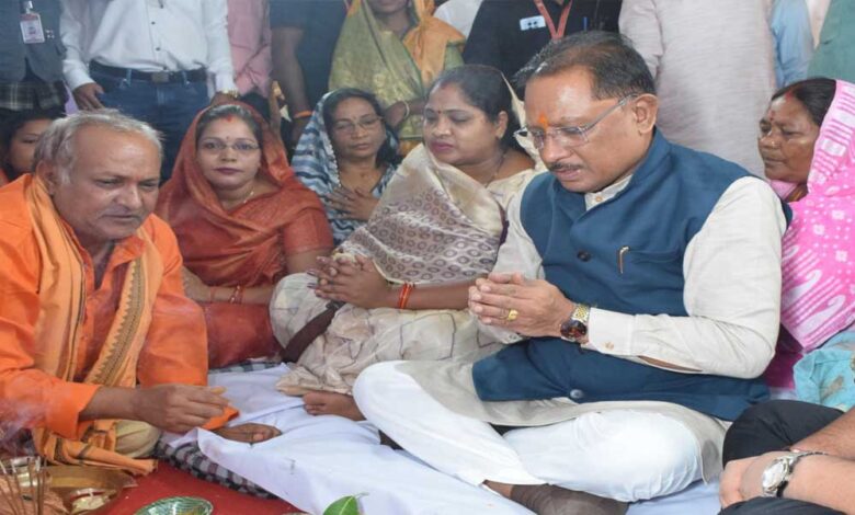 मुख्यमंत्री विष्णुदेव साय ने दुलदुला में 3 करोड़ से अधिक के विकास कार्यों का किया लोकार्पण व भूमिपूजन मुख्यमंत्री विष्णुदेव साय ने दुलदुला में 3 करोड़ से अधिक के विकास कार्यों का किया लोकार्पण व भूमिपूजन