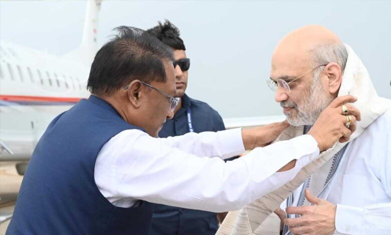 केंद्रीय गृह मंत्री श्री अमित शाह के छत्तीसगढ़ आगमन पर मुख्यमंत्री श्री विष्णुदेव साय ने स्वामी विवेकानंद एयरपोर्ट पर किया स्वागत केंद्रीय गृह मंत्री श्री अमित शाह के छत्तीसगढ़ आगमन पर मुख्यमंत्री श्री विष्णुदेव साय ने स्वामी विवेकानंद एयरपोर्ट पर किया स्वागत