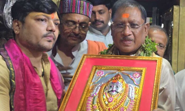 रायपुर : ‘काशी के कोतवाल’ काल भैरव जी के दरबार में मुख्यमंत्री विष्णुदेव साय ने की पूजा-अर्चना रायपुर : ‘काशी के कोतवाल’ काल भैरव जी के दरबार में मुख्यमंत्री विष्णुदेव साय ने की पूजा-अर्चना
