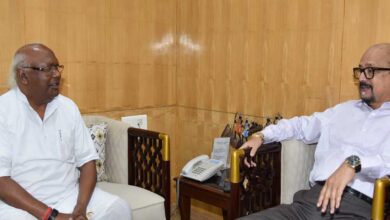 रायपुर : राज्यपाल श्री डेका से सरगुजा सांसद ने सौजन्य भेंट की