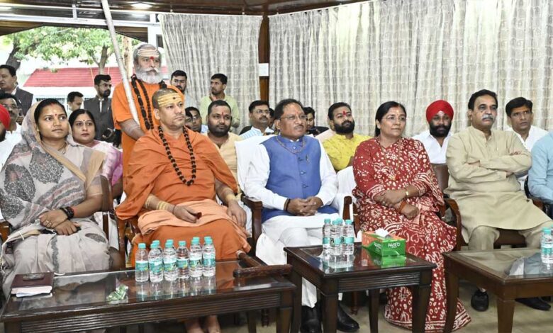 मुख्यमंत्री विष्णु देव साय ने सुनी ‘मन की बात’ की 123वीं कड़ी मुख्यमंत्री विष्णु देव साय ने सुनी ‘मन की बात’ की 123वीं कड़ी