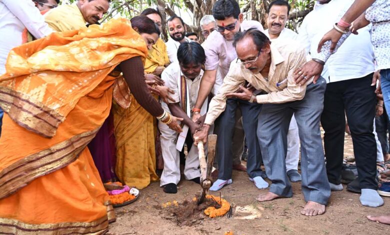 सरकार ग्रामीण क्षेत्र के विकास के लिए प्रतिबद्ध : राजस्व मंत्री वर्मा सरकार ग्रामीण क्षेत्र के विकास के लिए प्रतिबद्ध : राजस्व मंत्री वर्मा