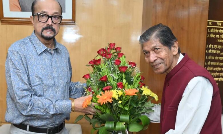 रायपुर : राज्यपाल श्री डेका से पूर्व मंत्री श्री कंवर ने की सौजन्य भेंट
