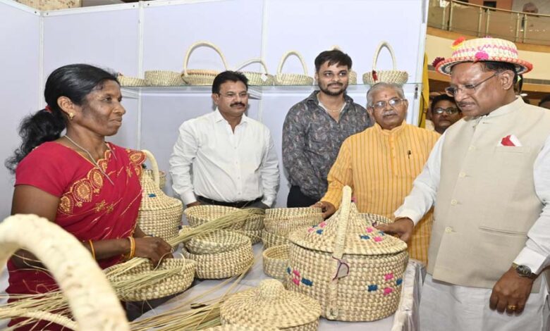 छत्तीसगढ़ में हस्तशिल्प विकास की अपार संभावना – मुख्यमंत्री विष्णु देव साय छत्तीसगढ़ में हस्तशिल्प विकास की अपार संभावना – मुख्यमंत्री विष्णु देव साय