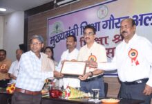 स्कूलों में ज्वाइन करने लगे युक्तियुक्त शिक्षक, ग्रामीणों व बच्चों में खुशी का माहौल