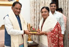 मुख्यमंत्री साय से केंद्रीय महिला एवं बाल विकास राज्य मंत्री श्रीमती सावित्री ठाकुर ने की सौजन्य मुलाकात….