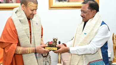 CG NEWS : मुख्यमंत्री  विष्णु देव साय से निरंजन पीठाधीश्वर महामंडलेश्वर डॉ. स्वामी कैलाशनंद गिरी जी महाराज ने की सौजन्य भेंट…
