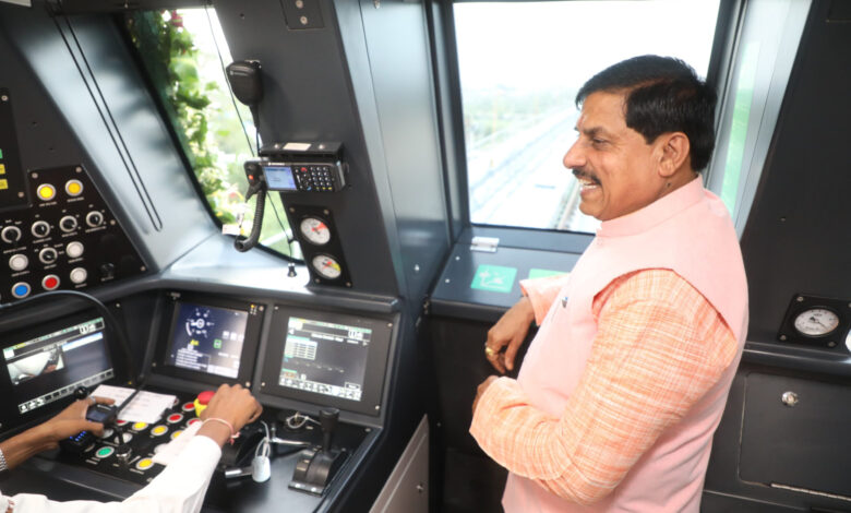 MP News: मुख्यमंत्री डॉ. मोहन यादव ने किया इंदौर मेट्रो का निरीक्षण, यात्रियों से संवाद कर जाना अनुभव… MP News: मुख्यमंत्री डॉ. मोहन यादव ने किया इंदौर मेट्रो का निरीक्षण, यात्रियों से संवाद कर जाना अनुभव…