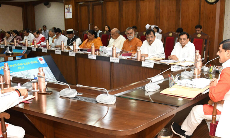 CM डॉ. मोहन यादव की अध्यक्षता में मंत्रिमंडल की बैठक सम्पन्न, प्रदेश की 20 हजार 600 सुदूर बसाहटों को मुख्य मार्ग से जोड़ने 21 हजार 630 करोड़ रूपये की सैद्धांतिक स्वीकृति… CM डॉ. मोहन यादव की अध्यक्षता में मंत्रिमंडल की बैठक सम्पन्न, प्रदेश की 20 हजार 600 सुदूर बसाहटों को मुख्य मार्ग से जोड़ने 21 हजार 630 करोड़ रूपये की सैद्धांतिक स्वीकृति…