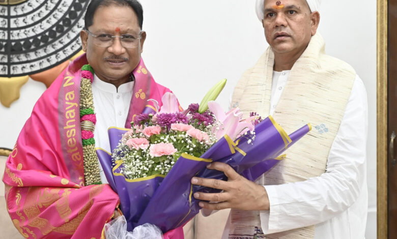 CG NEWS- मुख्यमंत्री विष्णु देव साय से रावतपुरा सरकार जी की सौजन्य भेंट, स्मृति चिन्ह भेंट कर किया आत्मीय स्वागत…. CG NEWS- मुख्यमंत्री विष्णु देव साय से रावतपुरा सरकार जी की सौजन्य भेंट, स्मृति चिन्ह भेंट कर किया आत्मीय स्वागत….