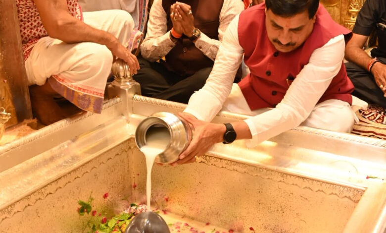 MP NEWS: मुख्यमंत्री डॉ. यादव ने वाराणसी में किये बाबा काशी विश्वनाथ के दर्शन… MP NEWS: मुख्यमंत्री डॉ. यादव ने वाराणसी में किये बाबा काशी विश्वनाथ के दर्शन…