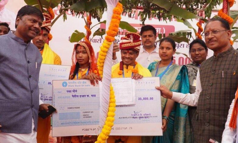 CG NEWS- मुख्यमंत्री कन्या विवाह योजना के तहत सामूहिक विवाह बना नए जीवन की शुरुआत का प्रतीक: मुख्यमंत्री विष्णु देव साय… CG NEWS- मुख्यमंत्री कन्या विवाह योजना के तहत सामूहिक विवाह बना नए जीवन की शुरुआत का प्रतीक: मुख्यमंत्री विष्णु देव साय…
