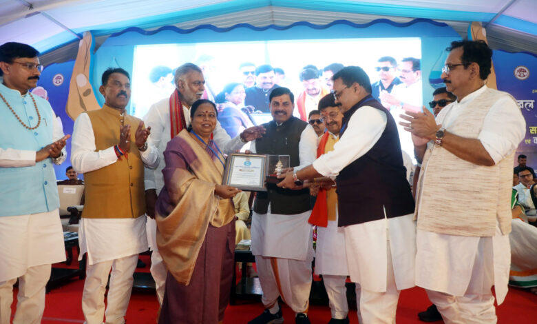MP NEWS: प्रधानमंत्री मोदी ने जल गंगा संवर्धन अभियान को बताया जन-आंदोलन, मुख्यमंत्री यादव और प्रदेशवासियों की सराहना की… MP NEWS: प्रधानमंत्री मोदी ने जल गंगा संवर्धन अभियान को बताया जन-आंदोलन, मुख्यमंत्री यादव और प्रदेशवासियों की सराहना की…