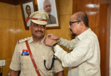 CG NEWS: राज्यपाल रमेन डेका ने निरीक्षक नीलकिशोर अवस्थी को डीएसपी पद पर स्टार लगाकर दी शुभकामनाएं….