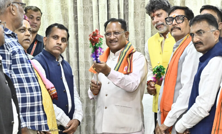 GG News- मुख्यमंत्री विष्णु देव साय को बस्तर के ऐतिहासिक ‘गोंचा महापर्व’ का आमंत्रण : ‘तुपकी’ भेंट कर किया गया सम्मान… GG News- मुख्यमंत्री विष्णु देव साय को बस्तर के ऐतिहासिक ‘गोंचा महापर्व’ का आमंत्रण : ‘तुपकी’ भेंट कर किया गया सम्मान…