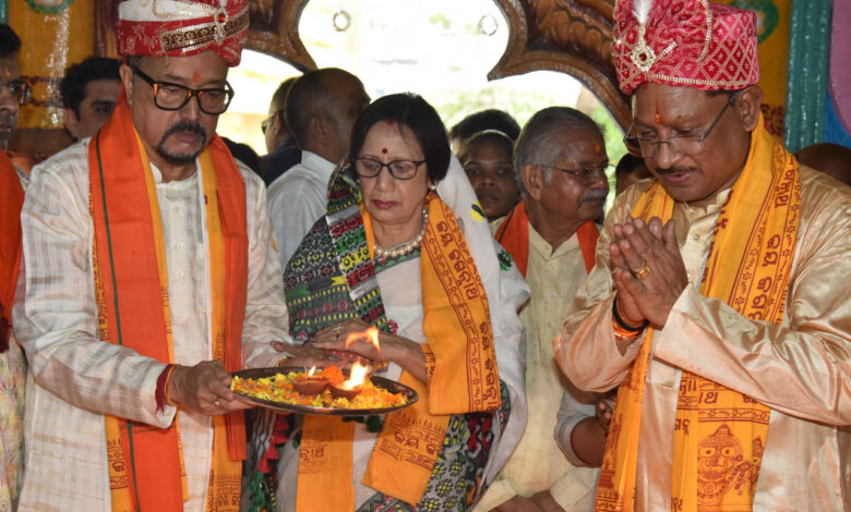 CG News- राज्यपाल रमेन डेका और मुख्यमंत्री विष्णुदेव साय ने रथ यात्रा में की पूजा, निभाई छेरा-पहरा की रस्म… CG News- राज्यपाल रमेन डेका और मुख्यमंत्री विष्णुदेव साय ने रथ यात्रा में की पूजा, निभाई छेरा-पहरा की रस्म…