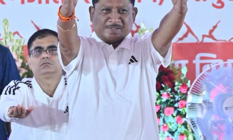 CG NEWS- मुख्यमंत्री विष्णु देव साय ने हजारों लोगों संग किया योगाभ्यास, कहा – योग सनातन भारत की धरोहर…. CG NEWS- मुख्यमंत्री विष्णु देव साय ने हजारों लोगों संग किया योगाभ्यास, कहा – योग सनातन भारत की धरोहर….
