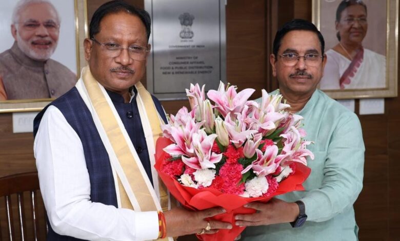 CG NEWS: मुख्यमंत्री विष्णुदेव साय ने केंद्रीय मंत्री प्रल्हाद जोशी से की सौजन्य भेंट… CG NEWS: मुख्यमंत्री विष्णुदेव साय ने केंद्रीय मंत्री प्रल्हाद जोशी से की सौजन्य भेंट…