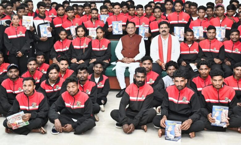 CG News: मुख्यमंत्री विष्णुदेव साय ने इस जिले के युवाओं से की मुलाकात, पढ़ाई और प्रगति के लिए किया प्रोत्साहित…. CG News: मुख्यमंत्री विष्णुदेव साय ने इस जिले के युवाओं से की मुलाकात, पढ़ाई और प्रगति के लिए किया प्रोत्साहित….