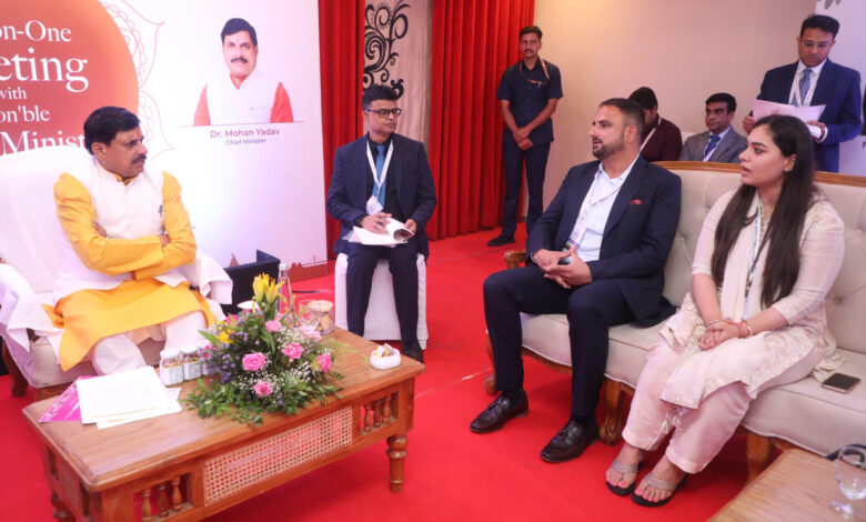 MP News: उज्जैन में वेलनेस निवेश को मिला मुख्यमंत्री डॉ. यादव का समर्थन, स्पिरिचुअल और वेलनेस समिट में निवेशकों से वन-टू-वन चर्चा…. MP News: उज्जैन में वेलनेस निवेश को मिला मुख्यमंत्री डॉ. यादव का समर्थन, स्पिरिचुअल और वेलनेस समिट में निवेशकों से वन-टू-वन चर्चा….