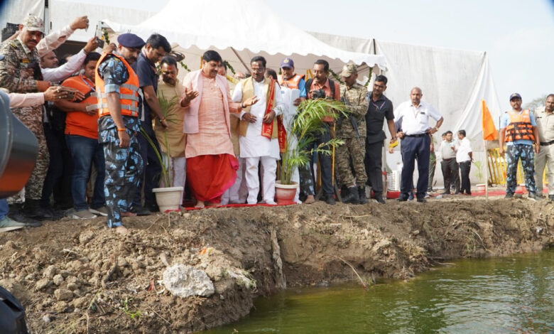 MP NEWS: मुख्यमंत्री डॉ. यादव ने 864 करोड़ रुपए की लागत से 29 किमी लंबे शिप्रा घाट और 21 बैराजों के निर्माण कार्यों का किया शिलान्यास… MP NEWS: मुख्यमंत्री डॉ. यादव ने 864 करोड़ रुपए की लागत से 29 किमी लंबे शिप्रा घाट और 21 बैराजों के निर्माण कार्यों का किया शिलान्यास…