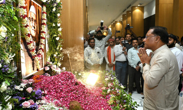 CG NEWS: मुख्यमंत्री विष्णु देव साय ने स्वर्गीय रामजीलाल अग्रवाल को दी श्रद्धांजलि, शांति मिलन कार्यक्रम में हुए शामिल…. CG NEWS: मुख्यमंत्री विष्णु देव साय ने स्वर्गीय रामजीलाल अग्रवाल को दी श्रद्धांजलि, शांति मिलन कार्यक्रम में हुए शामिल….