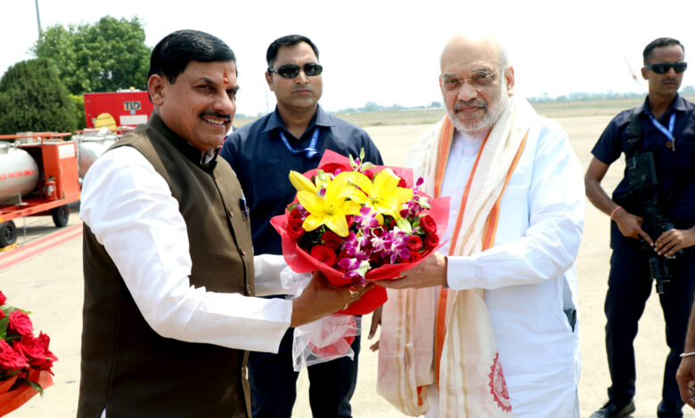 MP NEWS: केंद्रीय गृह मंत्री अमित शाह का मुख्यमंत्री डॉ. मोहन यादव ने किया आत्मीय स्वागत… MP NEWS: केंद्रीय गृह मंत्री अमित शाह का मुख्यमंत्री डॉ. मोहन यादव ने किया आत्मीय स्वागत…