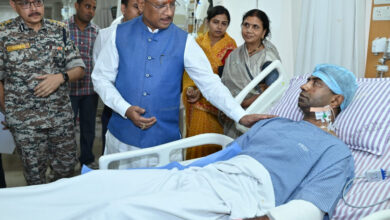 CG- मुख्यमंत्री ने रामकृष्ण अस्पताल पहुंचकर सुकमा नक्सली हमले में घायल जवानों से की मुलाकात, चिकित्सकों से ली स्वास्थ्य सुविधाओं की जानकारी, बेहतर इलाज के दिए निर्देश…