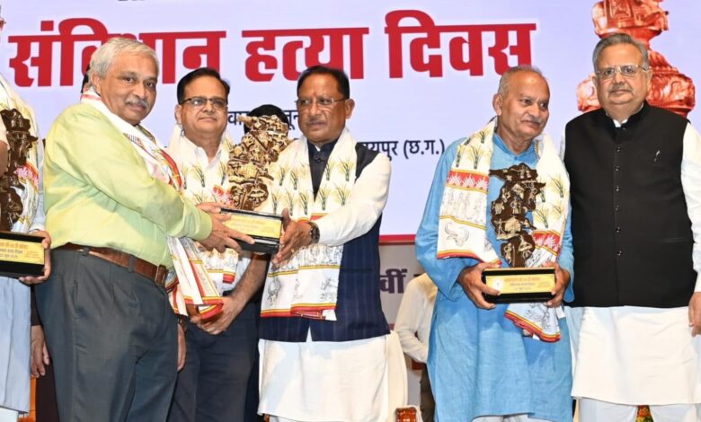 CG NEWS: लोकतंत्र को जीवित रखने एवं सशक्त करने के लिए जन-जागरूकता और सक्रिय भागीदारी अनिवार्य – मुख्यमंत्री विष्णु देव साय… CG NEWS: लोकतंत्र को जीवित रखने एवं सशक्त करने के लिए जन-जागरूकता और सक्रिय भागीदारी अनिवार्य – मुख्यमंत्री विष्णु देव साय…